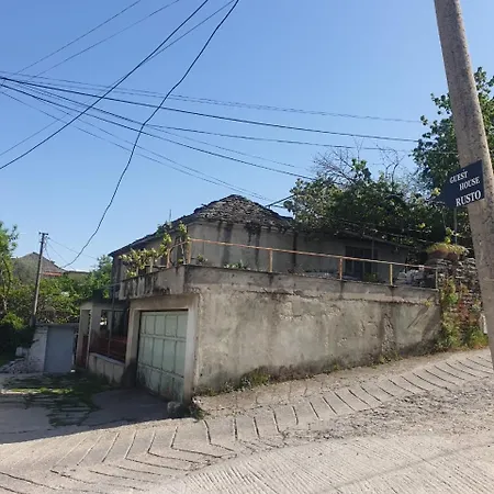 Rusto بيت ضيافة Gjirokastër